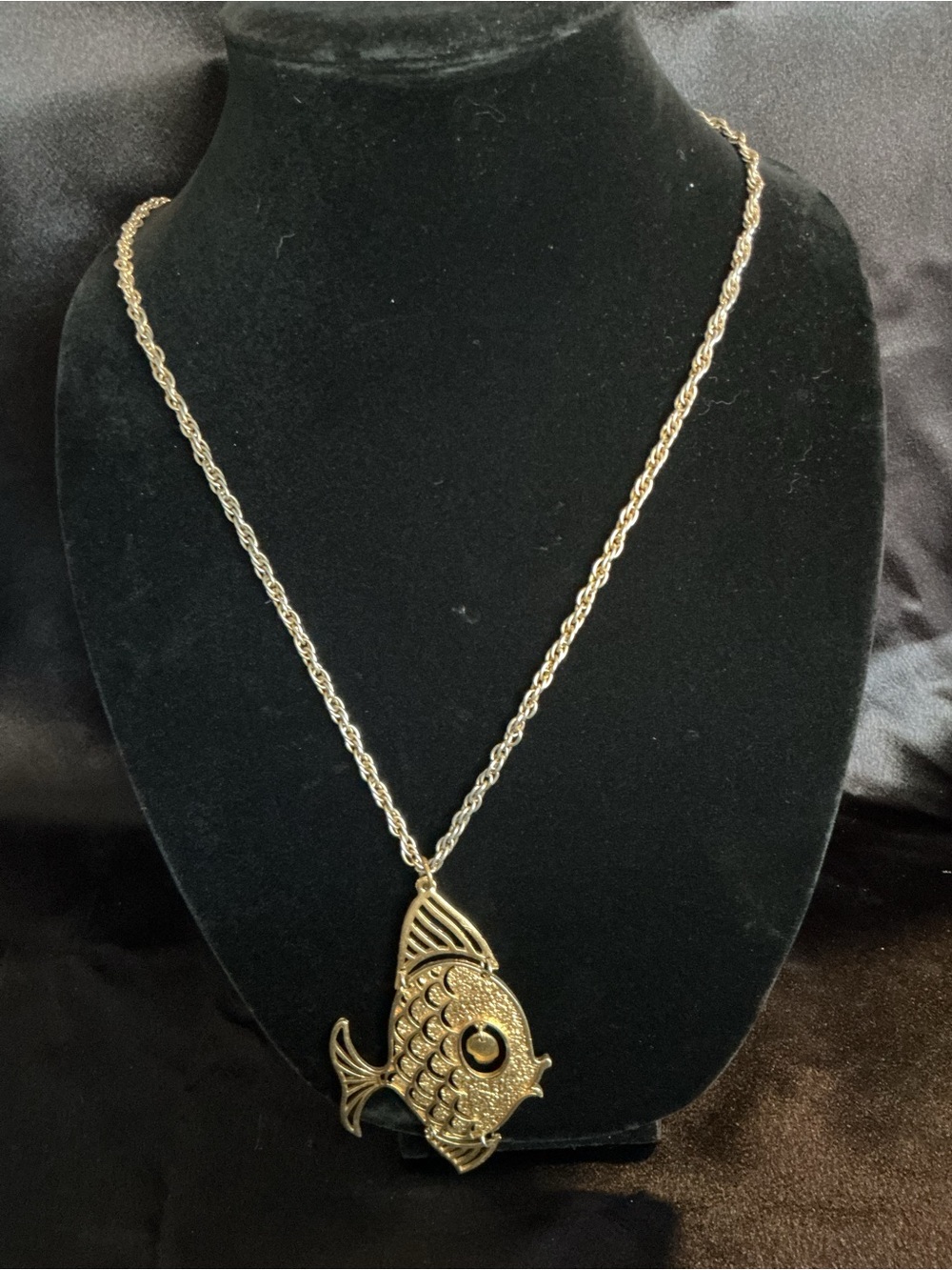 Vintage Gold Fish Pendant Necklace - Brand Unknown
